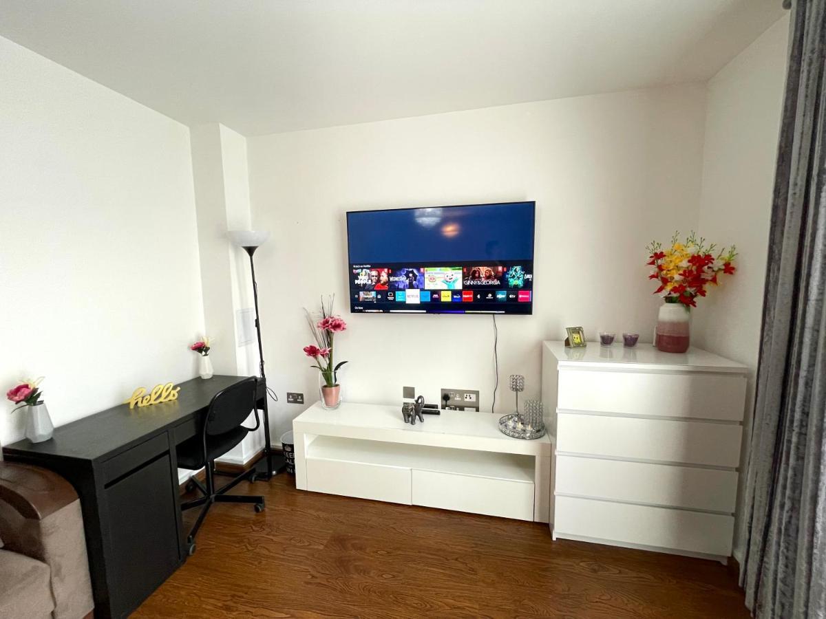 London Stratford Luxury House: Spacious Garden Retreat Near Westfield Exterior photo